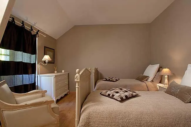 Chateau De Charge Гостьовий будинок